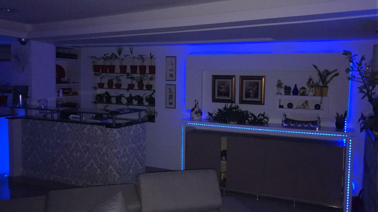 Ozana Apartament Lägenhet Constanţa Exteriör bild